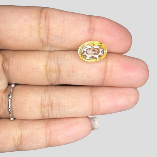 Buy premium natural Yellow Sapphire Gemstone In Oval Shape 5.39 Carats 11.23x8.05x5.61mm Size