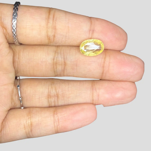 Certified Natural Yellow Sapphire Stone In Oval Shape 5.08 Carats 11.47x7.93x5.53mm Size