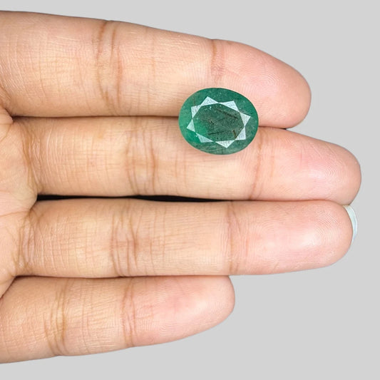 Natural Emerald Oval/Faceted Cut - 6.72 Carats