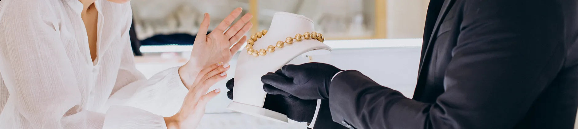 How Gold Rate Affects the Price of Your Gemstone Jewellery
