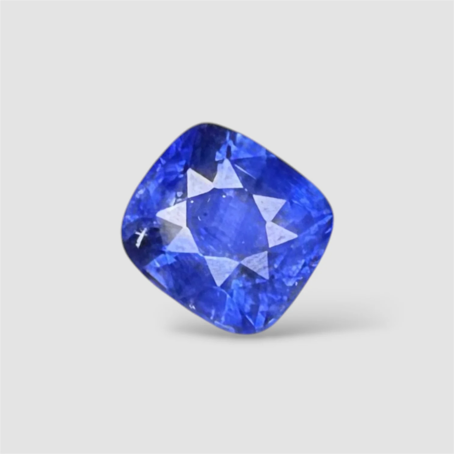 Natural Blue Sapphire Cushion/Faceted Cut - 4.01 Carats