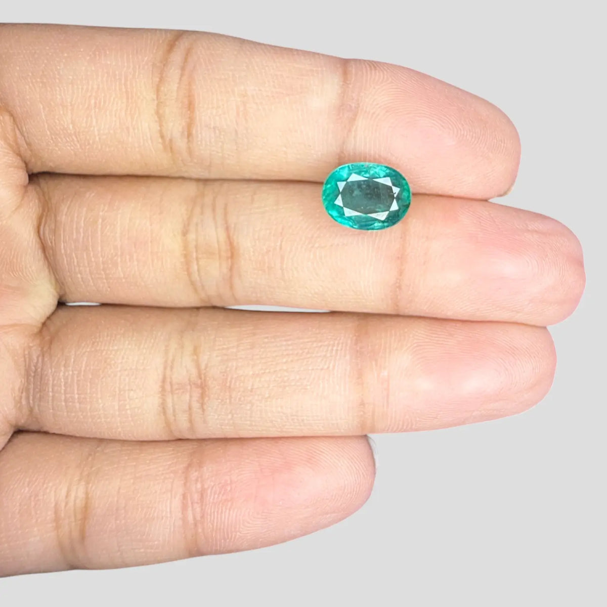 Natural Emerald for Jewellery In Oval Mixed Cut Shape 2.41 Carats 9.64x7.28x4.96mm Size
