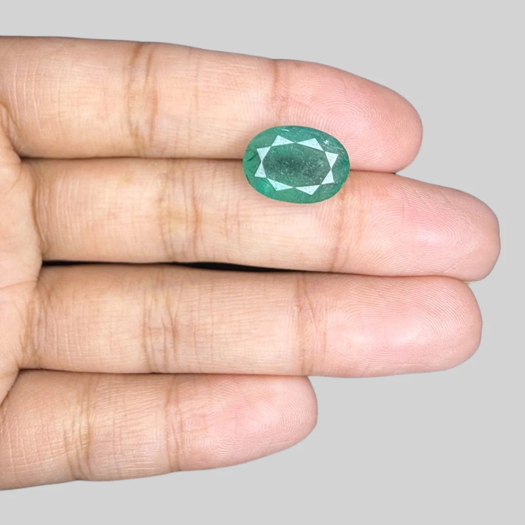Natural Emerald Oval/Faceted Cut - 4.71 Carats