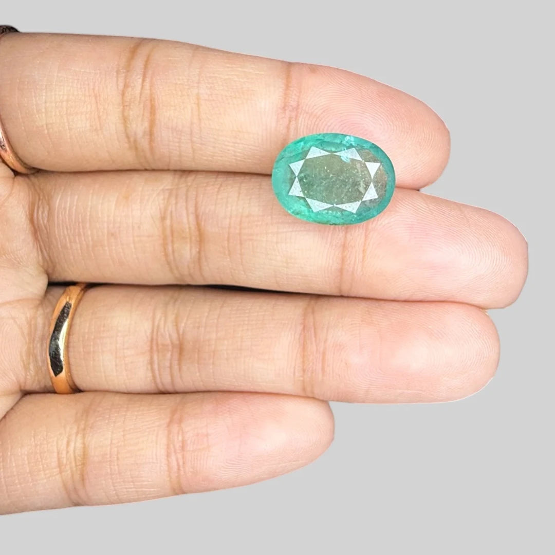 Natural Emerald Oval/Faceted Cut - 5.84 Carats