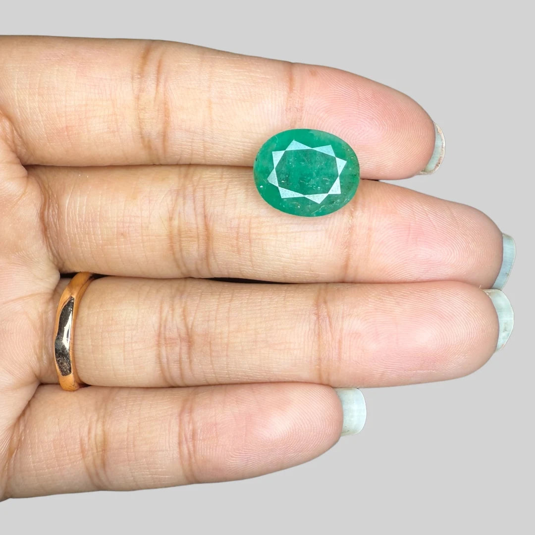 Natural Emerald Oval/Faceted Cut - 6.13 Carats
