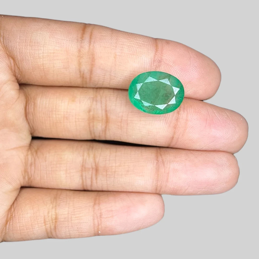 Natural Emerald Oval/Faceted Cut - 7.01 Carats