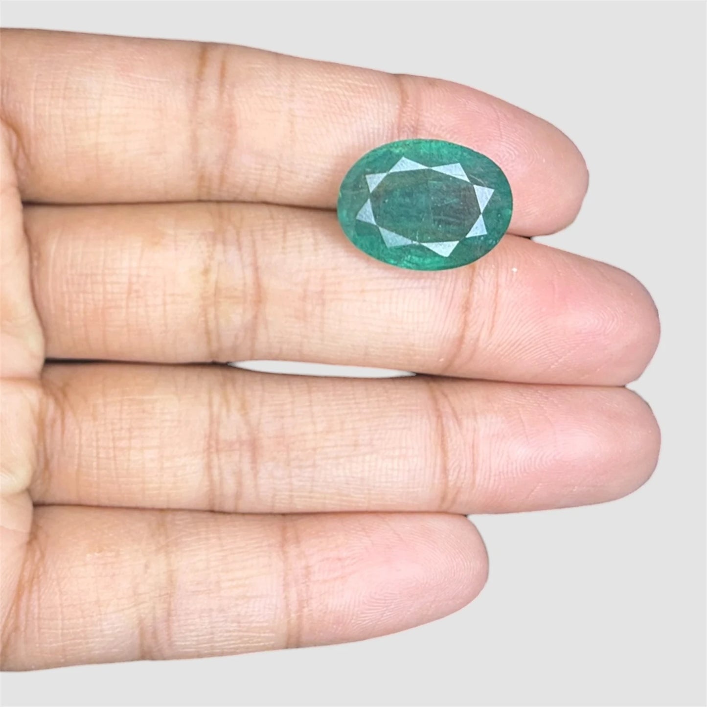 Natural Emerald Oval/Faceted Cut - 7.51 Carats