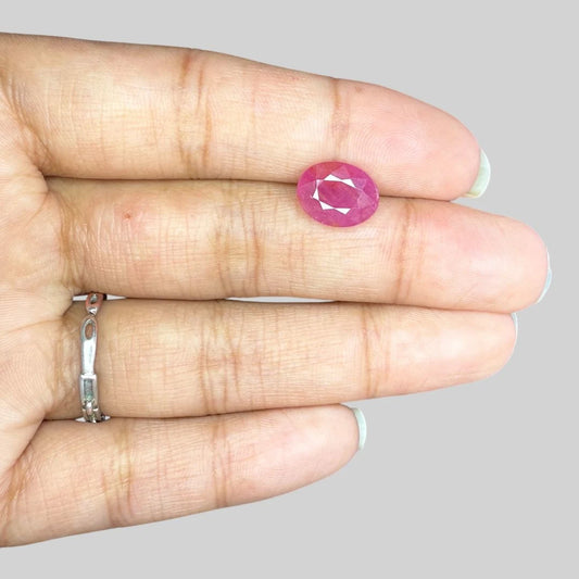 Natural Ruby Oval/Faceted Cut - 4.18 Carats