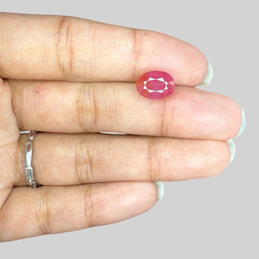 Natural Ruby Oval/Faceted Cut - 5.04 Carats