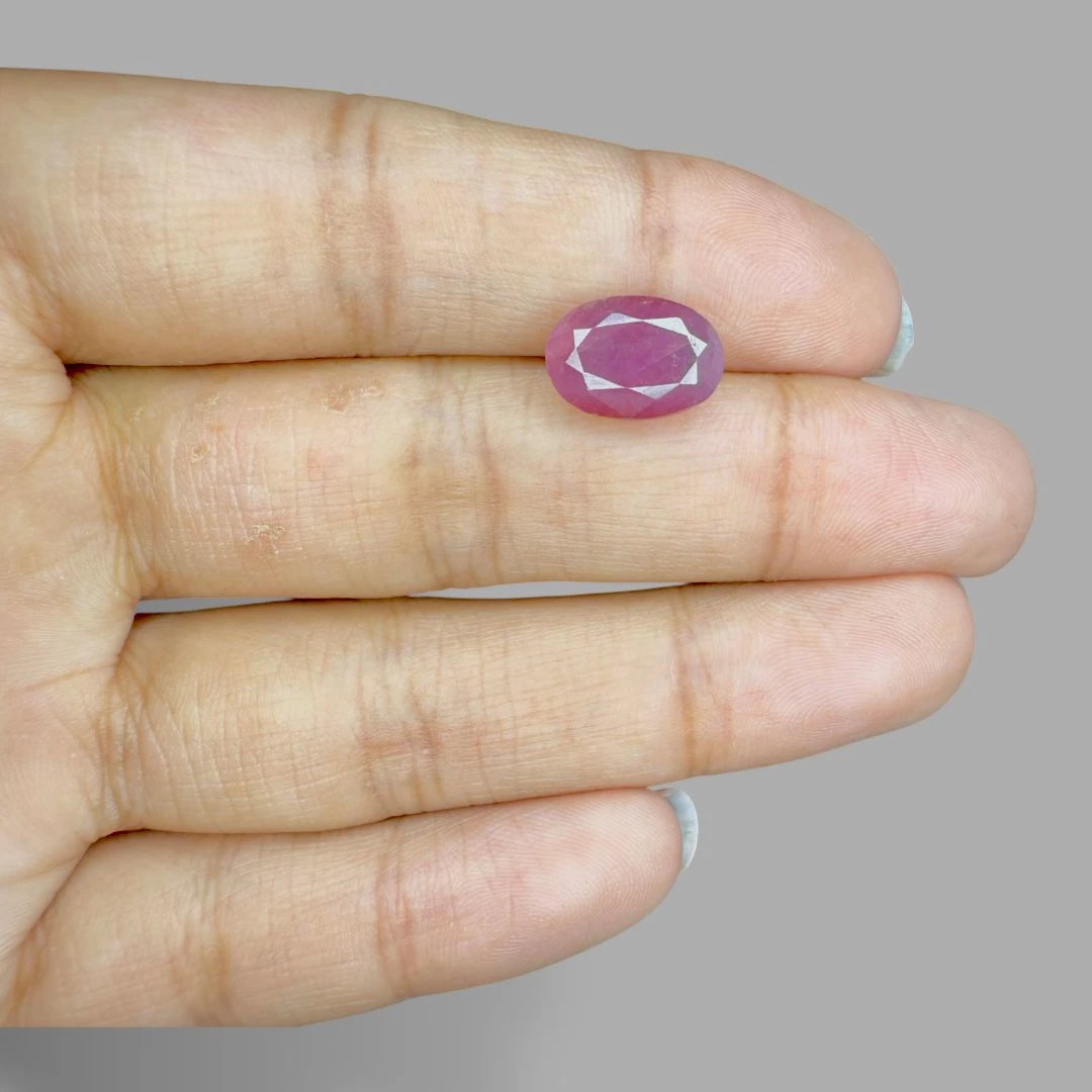 Natural Ruby Oval/Faceted Cut - 5.12 Carats