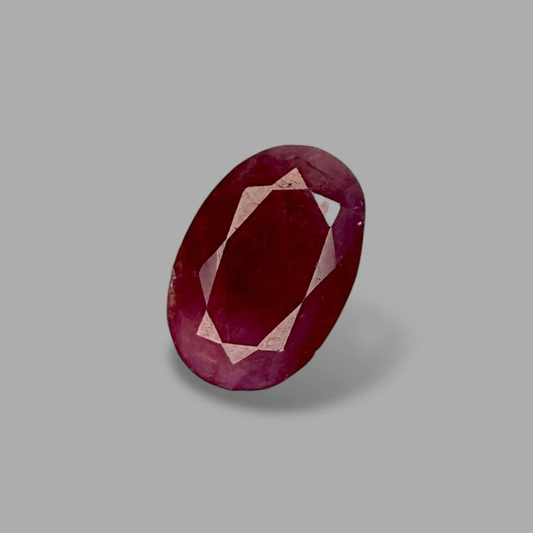 Natural Ruby Oval/Faceted Cut - 5.12 Carats