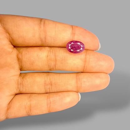 Natural Ruby Oval/Faceted Cut - 5.21 Carats