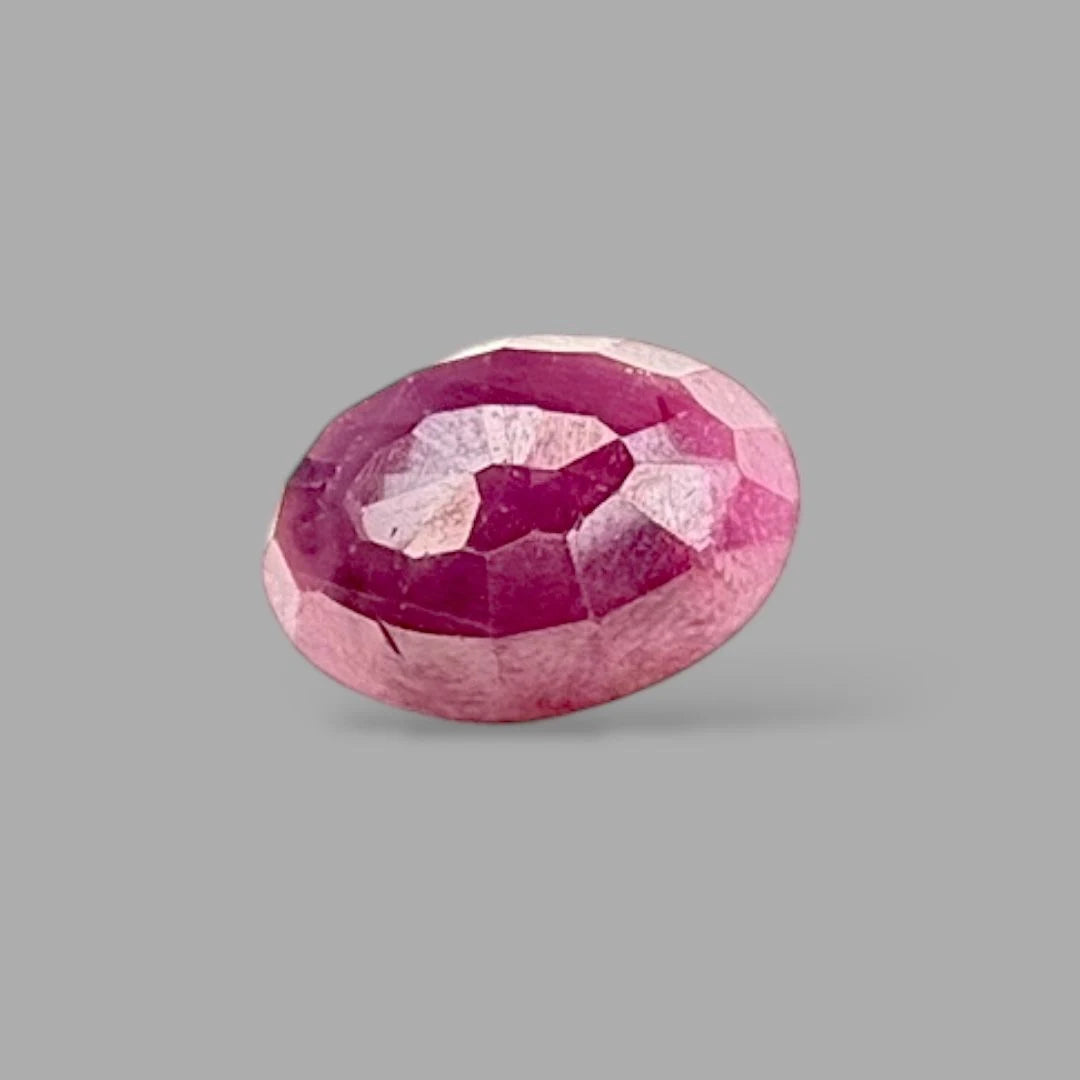 Natural Ruby Oval/Faceted Cut - 5.21 Carats