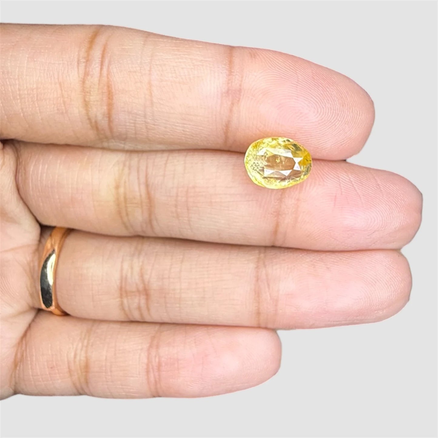 Natural Yellow Sapphire Oval/Faceted Cut - 3.56 Carats
