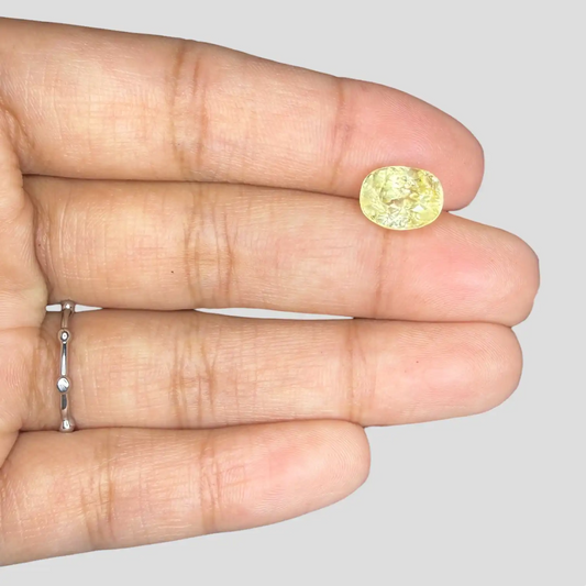Natural Yellow Sapphire Stone In Oval Shape 4.99 Carats 10.14x7.67x7.26mm Size