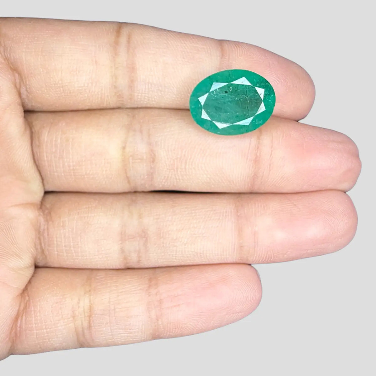 Original Natural Emerald Stone In Oval Mixed Cut Shape 8.31 Carats 14.83x11.60x7.44mm Size